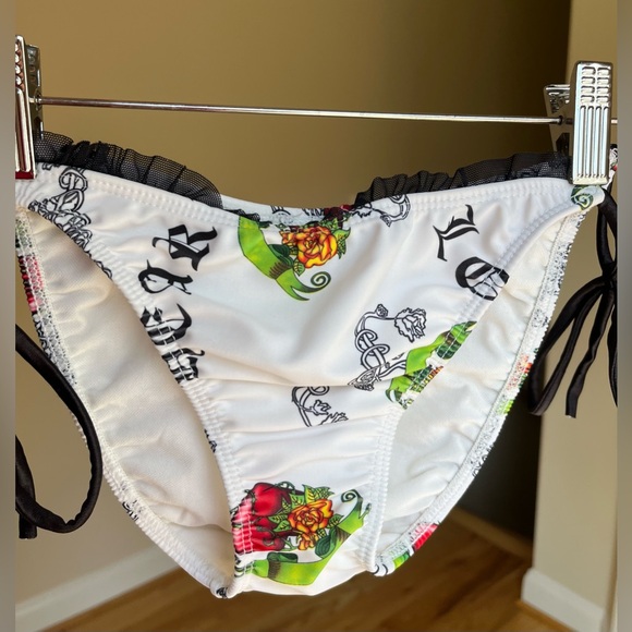 Bikini - Picture 9 of 14